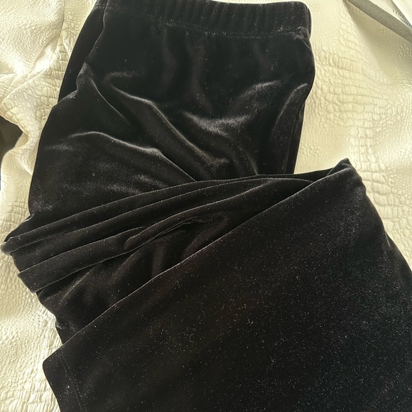 Travelers by Chico's Black Velvet Slip-on Pants Size small SHORT chicos size 1 - Picture 3 of 6